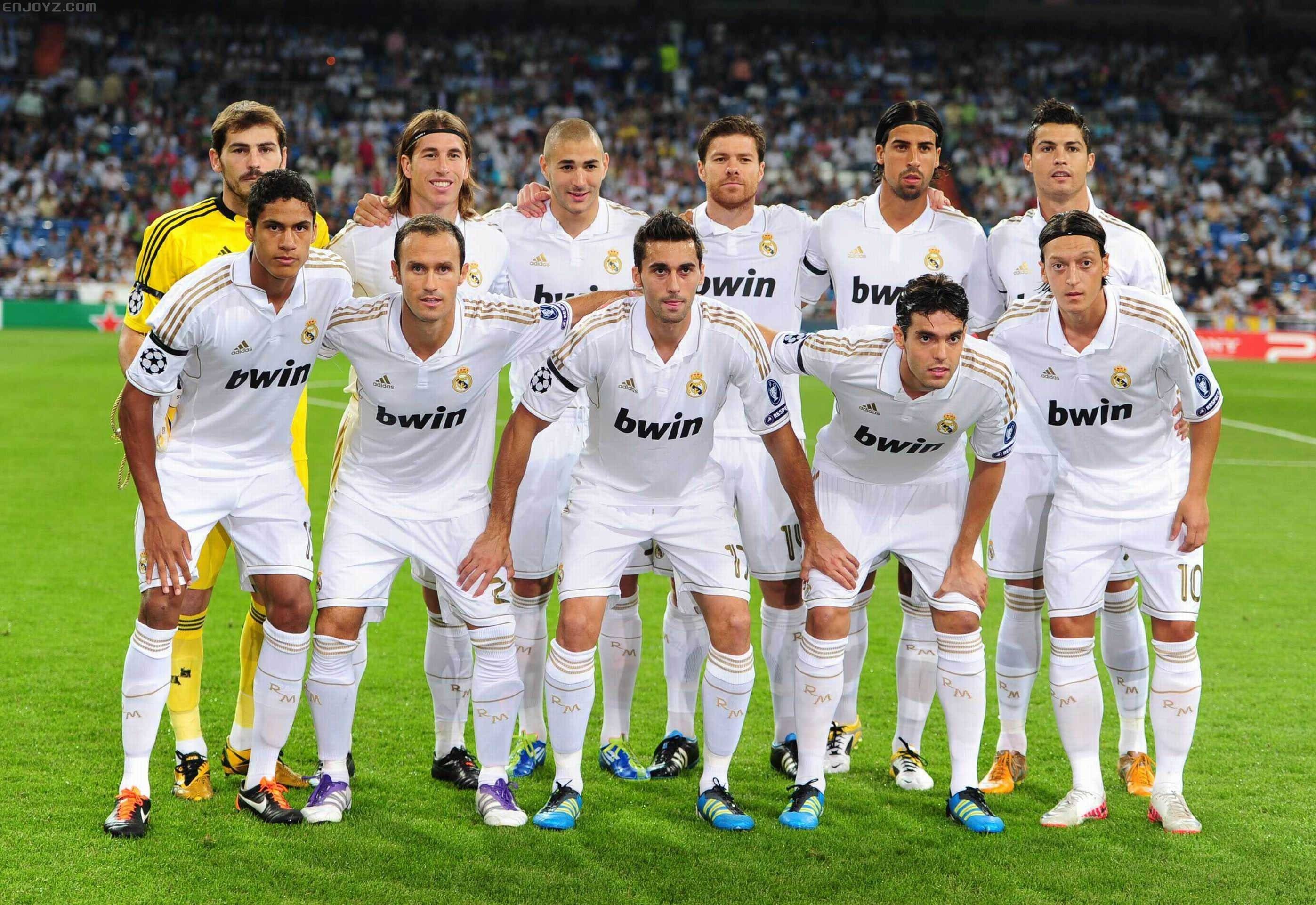 劳塔罗对阵尼科·帕兹：国际米兰与科莫，圣西罗上演争夺欧洲之路的巅峰对决（圣西罗之夜：劳塔罗PK尼科·帕兹，国际米兰与科莫上演冲欧焦点战）