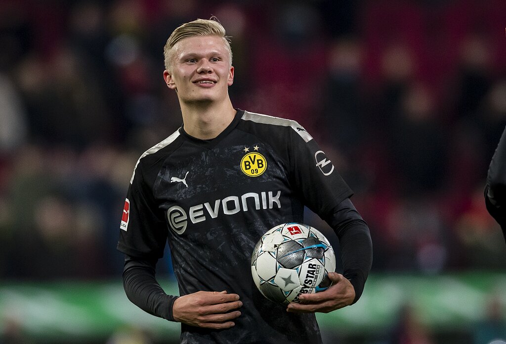 中超转会市场：广州队签下新前锋,（广州队引进新前锋，中超转会市场再起波澜）