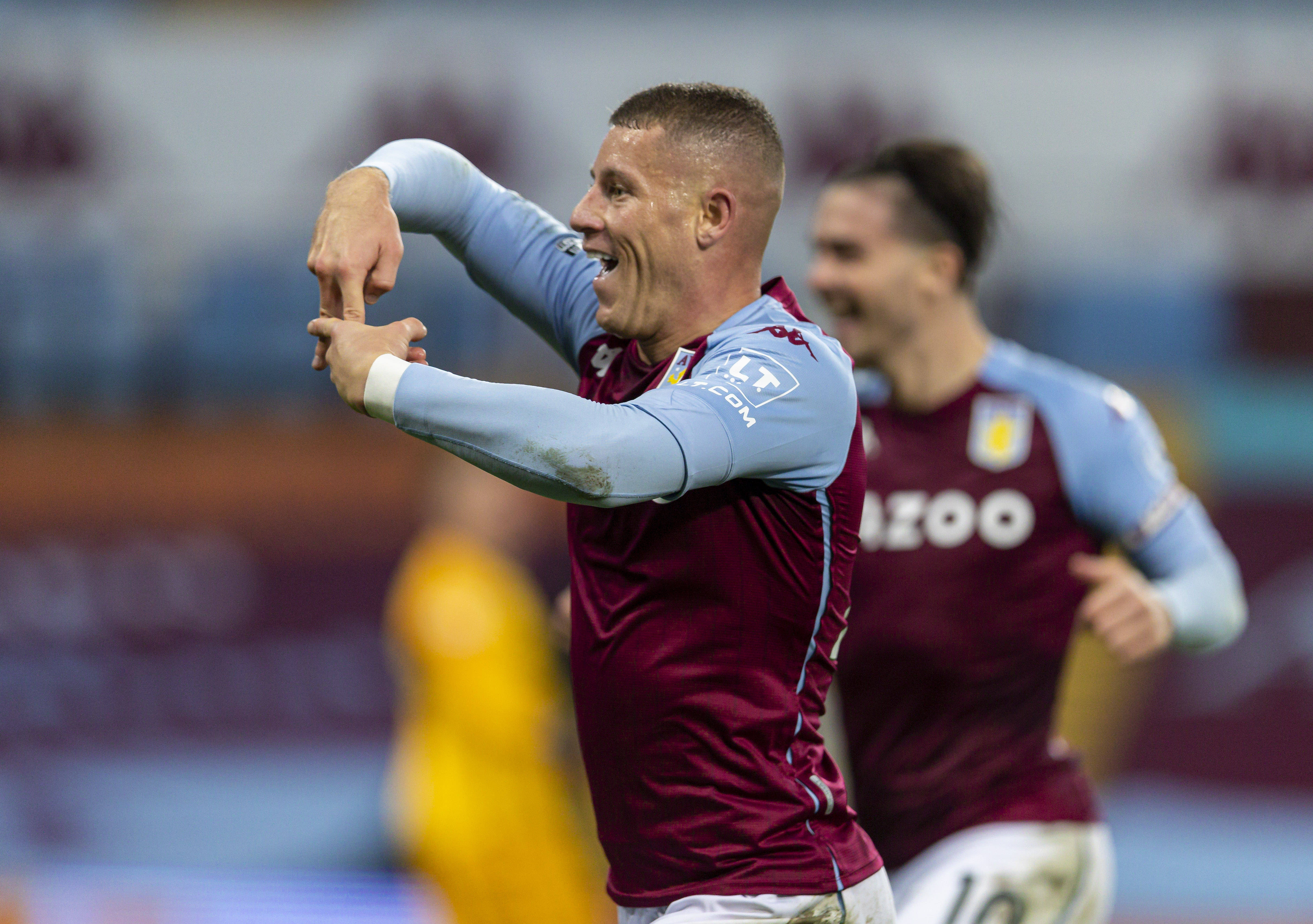 墨西哥一处世界杯训练场地状况百出：一角长满了树，边线是弯的（墨西哥一世界杯训练场问题频出：角落长树、边线不直）