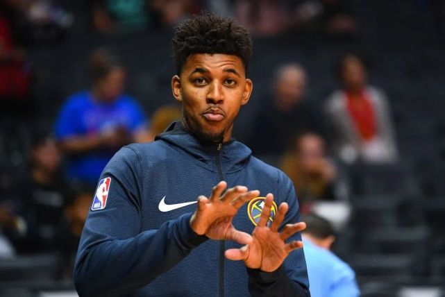 利物浦“红箭三侠”再度合体光芒四射（利物浦红箭三侠重聚 火力全开）