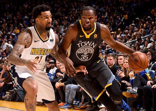 沙特基金和国际足联携手，为发展中国家体育基建提供财政支持（沙特基金与国际足联合作，资助发展中国家体育基础设施建设）