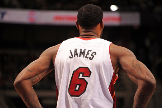 西媒：亚马尔被曝上周五出现在夜总会，目击者证实消息属实（西媒称亚马尔上周五疑似现身夜店，目击者称亲眼所见）