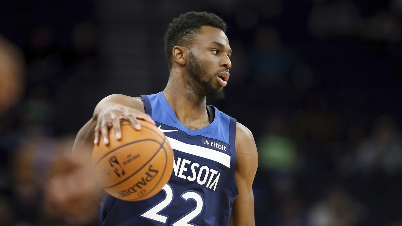 鲁媒：陈泽仕和依木兰今天抵达成都，参加U22国足的训练备战（鲁媒：陈泽仕与依木兰今日抵达成都，随U22国足展开训练备战）