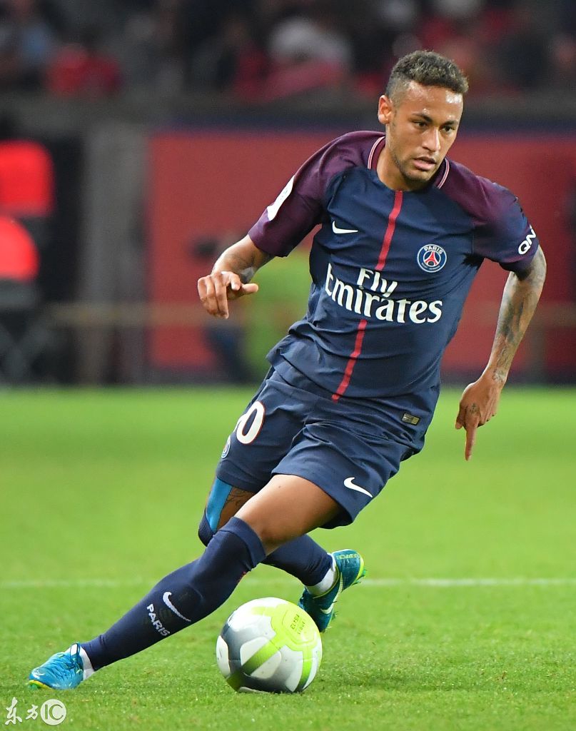 詹姆斯关键时刻稳住节奏（詹姆斯在关键时刻稳控比赛节奏）